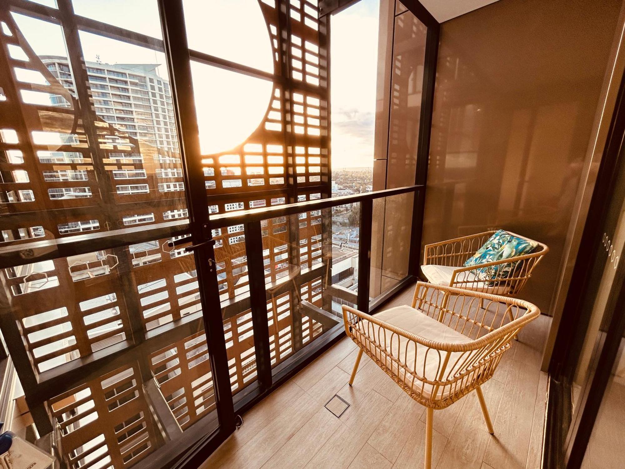 St Leonards 1 Bed Prime Location & Views Sydney