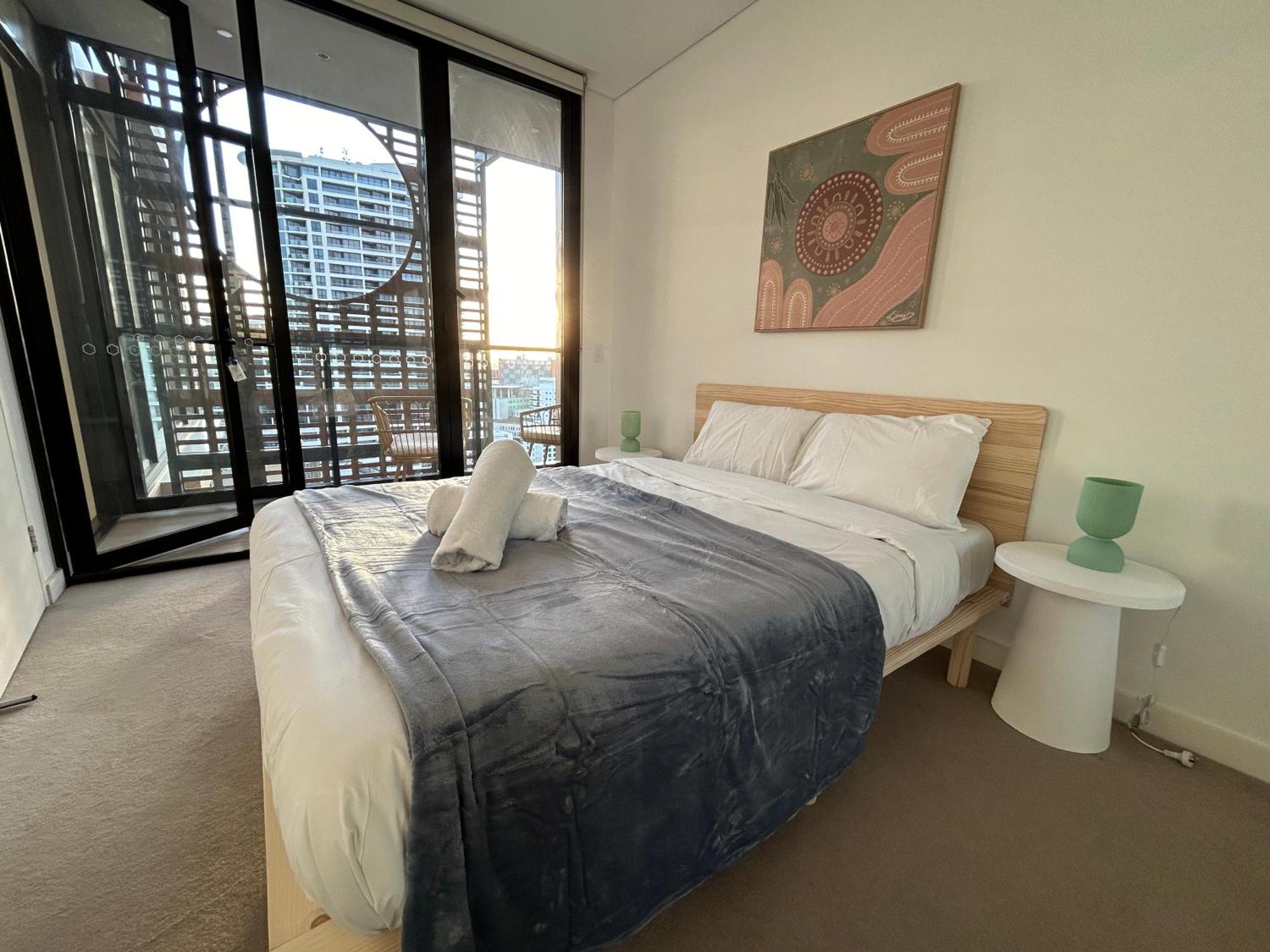 St Leonards 1 Bed Prime Location & Views Apartment Sydney